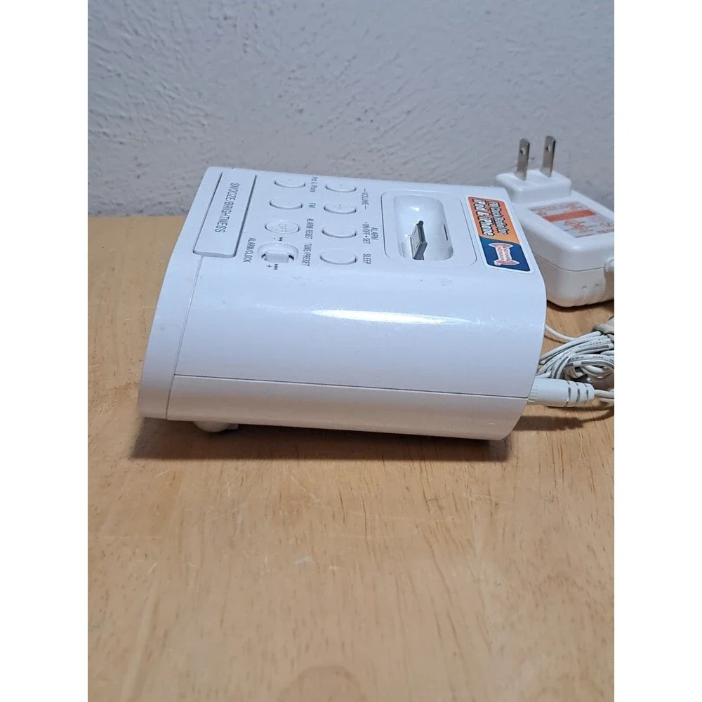 Sony ICF-C05IP white iPhone/iPod Clock Radio Speaker Dock with AC Adapter
